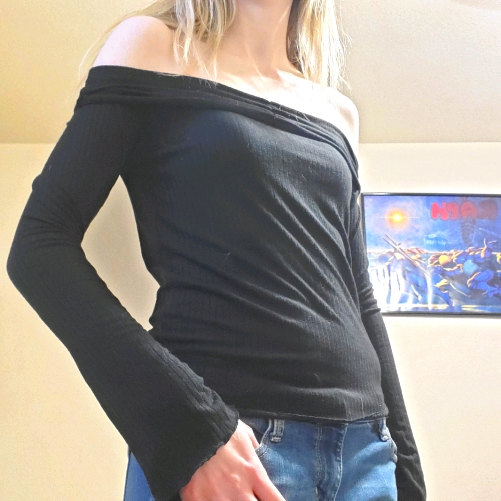 Longb sleeve cold shoulder